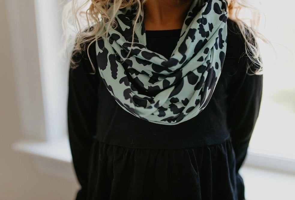 Kids Hi-Lo Black & Teal Leopard
Print 3 Piece Scarf Fall Set