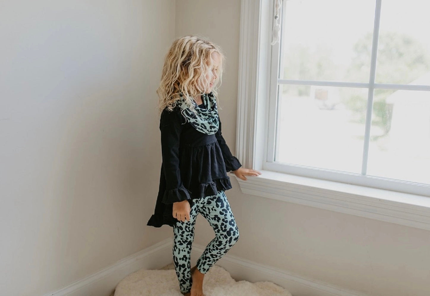 Kids Hi-Lo Black & Teal Leopard
Print 3 Piece Scarf Fall Set