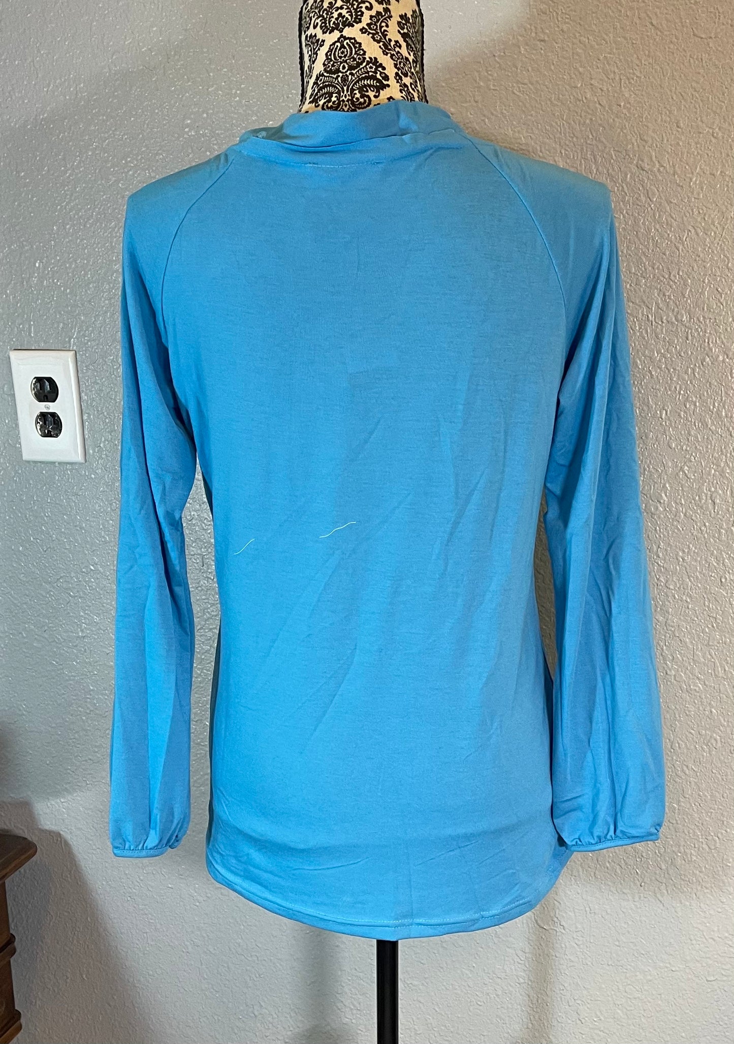 V neck long sleeve shirt