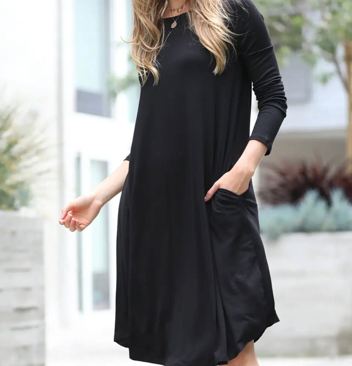 Side-pocket Dress black