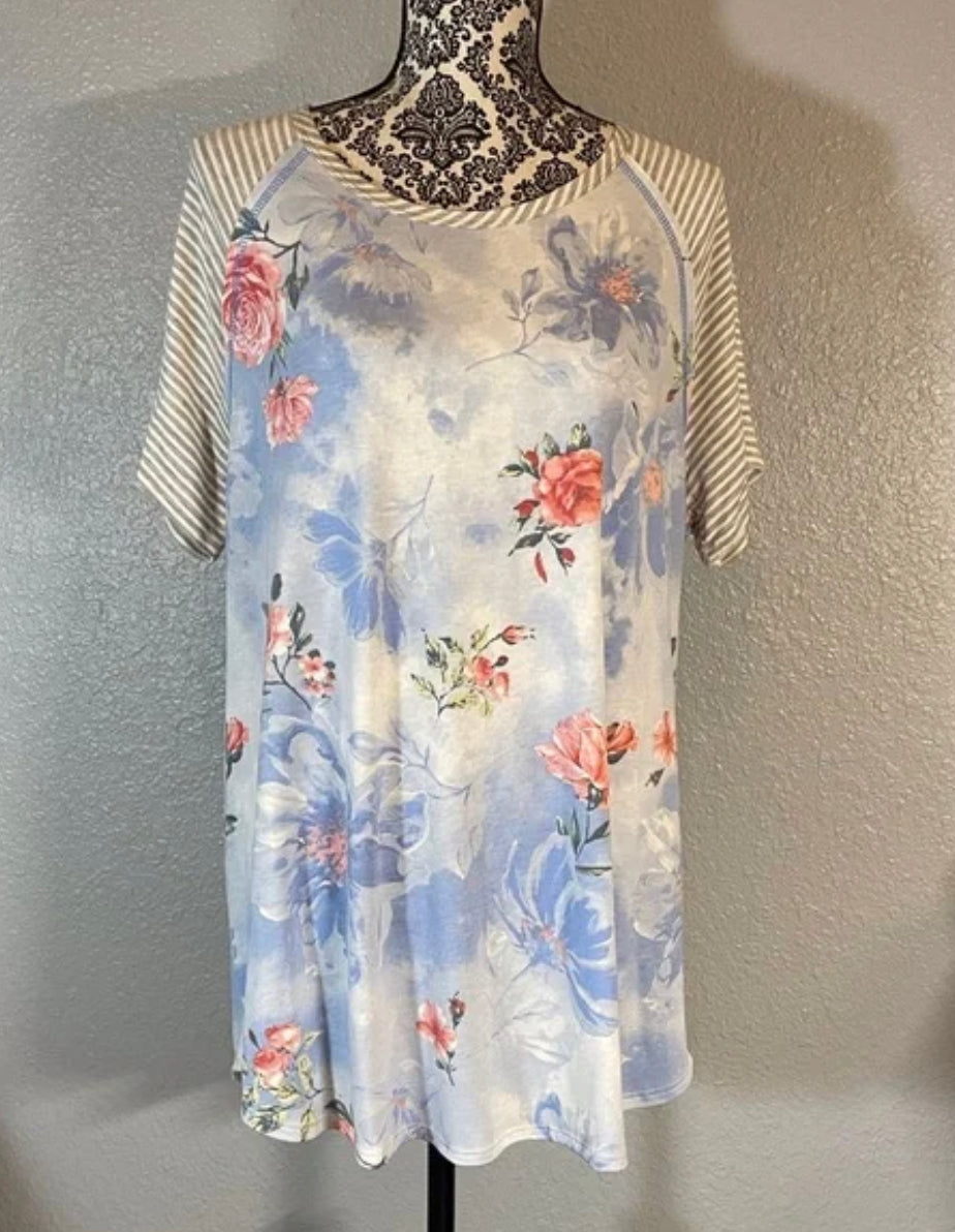 Short sleeve floral top- HoneyMe